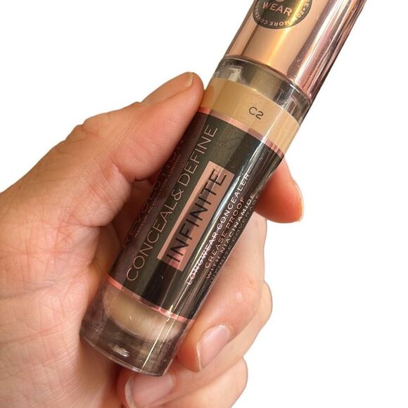 Makeup Revolution‎ Conceal & Define Concealer C2 - Picture 3 of 3
